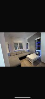 Romeo's Lodge - - 9