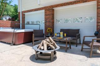 King Bed Exec Suite Hot Tub, Gym, Grill & Laundry - Kernersville - 8