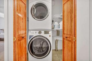 Lofts on E 4th, WALK TO CAVS, Sleeps 6 - 7