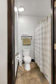 First floor suite near Hidden Valley Ski - 5