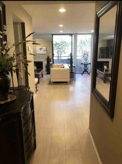 Best Location West LA Spacious condo with hottub - Los Angeles - 0