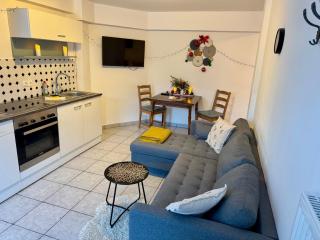 Kleine-Romantische Ferienwohnung Parkplatz vor dem Haus! - 0