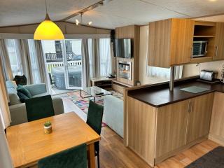 Holiday Home with Private Hot Tub - 7