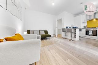 Heathrow Lodge, Contractors, Relocators - Hanworth - 3