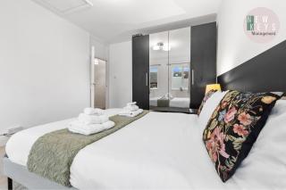Heathrow Lodge, Contractors, Relocators - Hanworth - 2