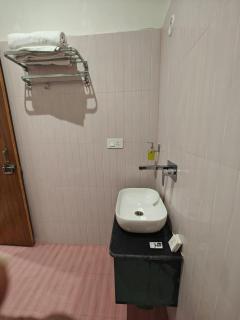 Hotel The Shyama - A luxurious Hotel Near Ram Mandir Ayodhya - Ayodhya - 3