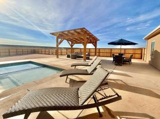Brand New Home with Private Pool and Hot Tub - 5