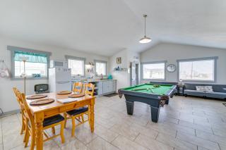 On-Site Dock Access Group Getaway on Salt Lake! - Rockport - 4