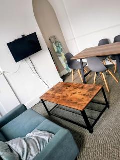 C Spacious 5 Bed - Pkg WiFi Long Stays - - 0