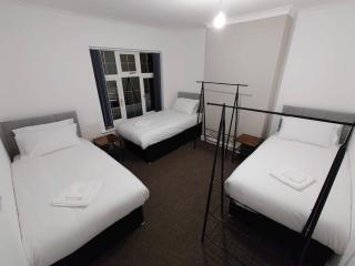 C Spacious 5 Bed - Pkg WiFi Long Stays - - 6
