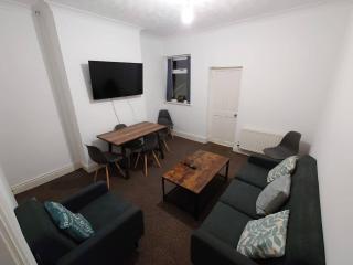 C Spacious 5 Bed - Pkg WiFi Long Stays - - 1