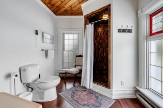 The Miracle Room at Dream BNB Estate Inn - 6