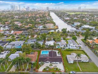 Opulent Home with Sauna & Pool - Hollywood - 3