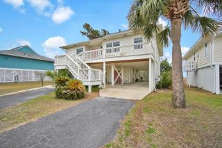 Charming Newly Renovated 3-Bedroom Home on Nautical Watch - - 0
