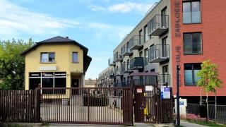 Cozy, Equipped Apartment with Free Monitored Private Parking close to Old Town - 5