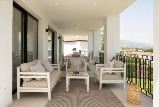 Exquisite 5 BDRM Luxury Villa w Gym, BBQ, and Pool - Marbella - 5