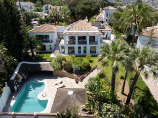 Exquisite 5 BDRM Luxury Villa w Gym, BBQ, and Pool - Marbella - 0