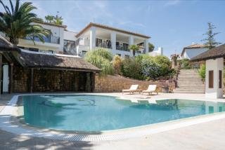 Exquisite 5 BDRM Luxury Villa w Gym, BBQ, and Pool - Marbella - 6
