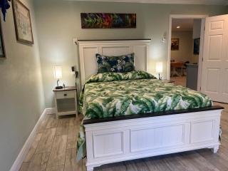 Guest suite - Waterfront -Pool & Hot tub- Walk to Beach - 9