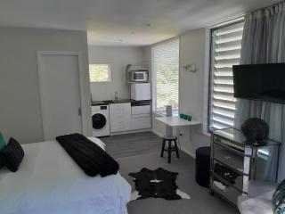 Tree Tops Get Away - Auckland - 7