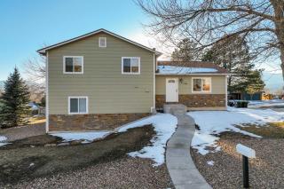 Cresthaven Hall 2 Mins to UCCS Family Fun & BBQ - 5