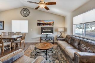 Cresthaven Hall 2 Mins to UCCS Family Fun & BBQ - 2