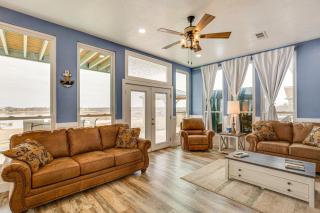 Lakefront Wichita Falls Home with Pool and Hot Tub - Wichita Falls - 7