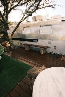 Silver Bullet Airstream, El Mistico Glamping Ranch - Nogal - 6