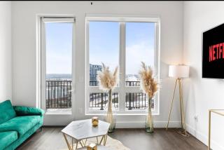 NEW! Royal Penthouse King Bed Amazing Views! - Atlanta - 8