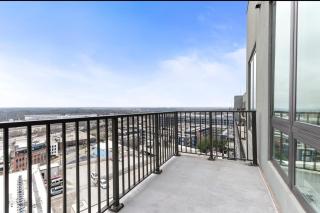NEW! Royal Penthouse King Bed Amazing Views! - Atlanta - 1