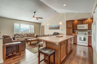 Crestview Place Family Home 2 Mins to UCCS Patio and BBQ - 1