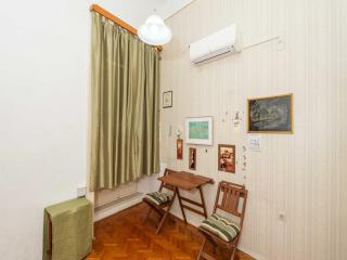 Two Stars Two Beds Downtown Apartment - One-Bedroom Apartment - 3
