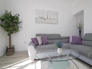 Apartments Isabora - Two-Bedroom Apartment with Terrace and Partial Sea View Nea - 9