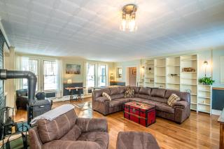 Whispering Waters Farmhouse and Wedding Barn - Paris - 3