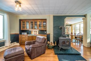 Whispering Waters Farmhouse and Wedding Barn - Paris - 5