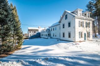 Whispering Waters Farmhouse and Wedding Barn - 6