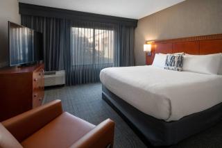 Courtyard by Marriott Bakersfield - Bakersfield - 3