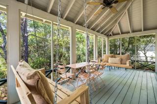 The Story House Walk To Beach Pet Friendly - 8