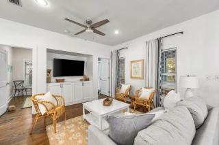 The Story House Walk To Beach Pet Friendly - 2