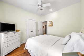 The Story House Walk To Beach Pet Friendly - 1