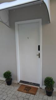 Casa1sn - Casa completa com jardim privativo e chuveirão refrescante! - 1