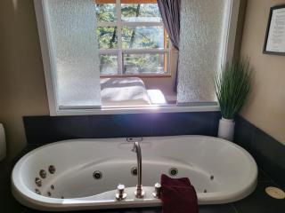 Surfers' Nest - Waterfront home in Ucluelet - 8