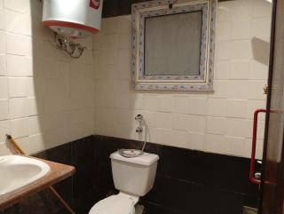 Downtown room near gym pool beach shops walking distance from all entertainment and shopping - 1