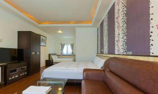 立群花園民宿 - 8