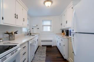 2-Bedroom Apartment, Historic Carriage House - 3