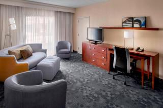 Courtyard By Marriott Hartford Windsor Airport - Windsor - 4