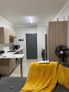 Stunning One Bedroom Apartment in Midrand - 4