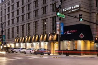 Courtyard by Marriott Chicago Downtown/River North - 8