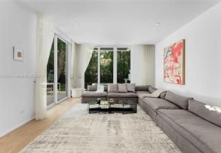 Villa Tranquil Luxe Modern Oasis with Private Pool in Miami Beach - 2