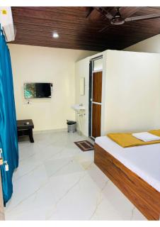 Budget RedBrick House 4BHk - Sāhān - 3